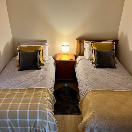 Tom Rocky'S Farmyard Villa Templemore Bagian luar foto