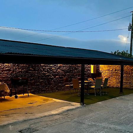 Tom Rocky'S Farmyard Villa Templemore Bagian luar foto